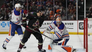 Oilers Coyotes Hockey